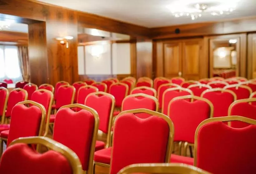 هتل Villa Traiano