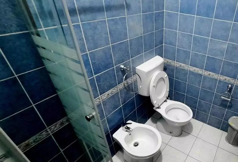 تختخواب و صبحانه Janas