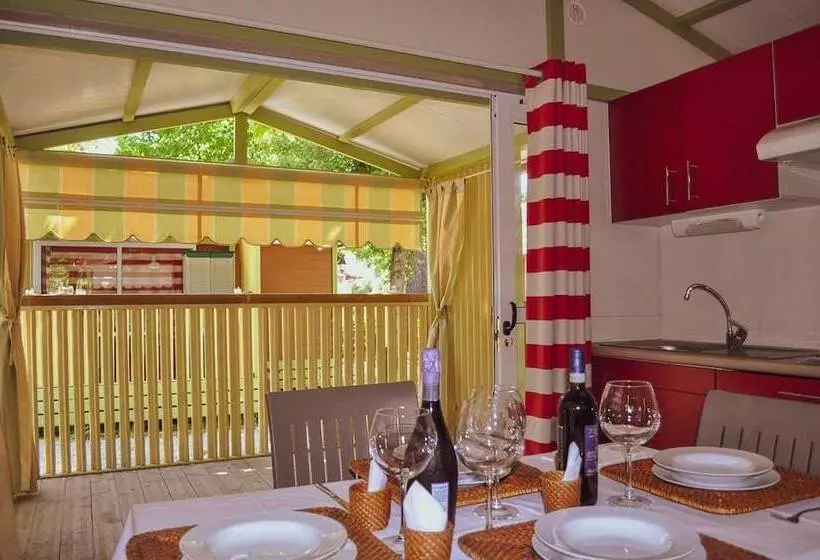 Hotelli Camping Village Versilia Mare