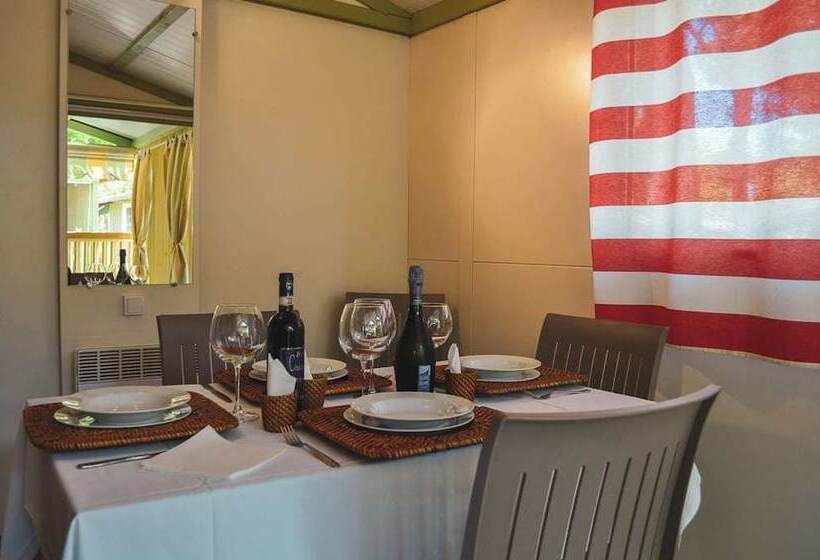 בית מלון כפרי Camping Village Versilia Mare