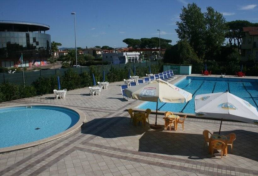 בית מלון כפרי Camping Village Versilia Mare