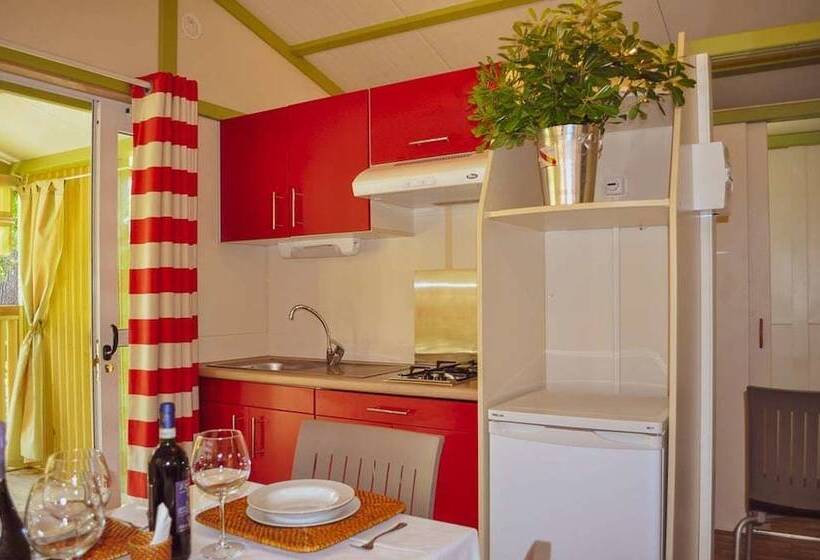 בית מלון כפרי Camping Village Versilia Mare