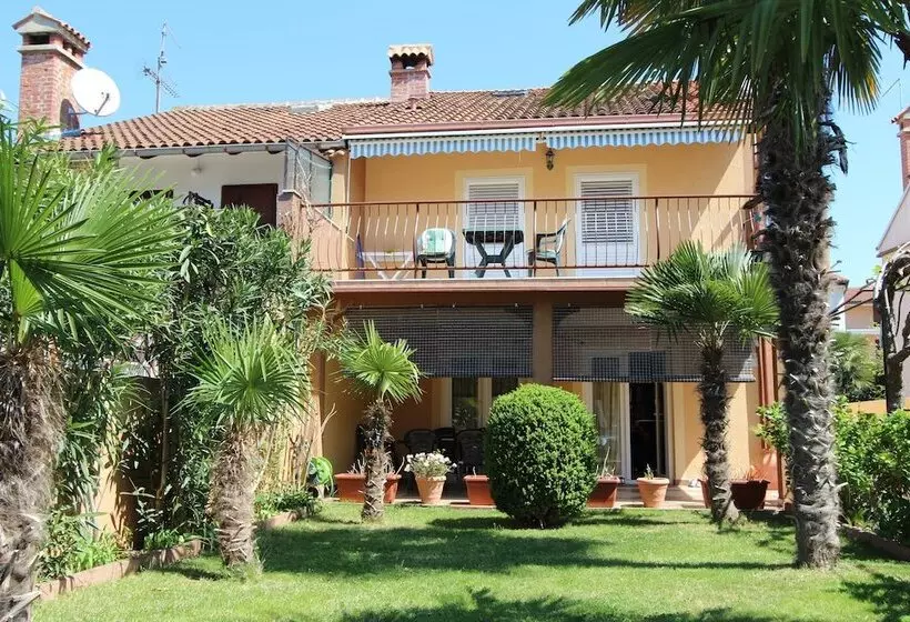 پانسیون Guest House Mafi