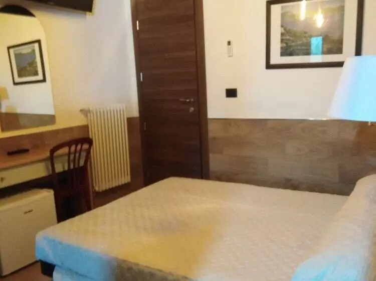 Hotelli Ai 4 Camosci