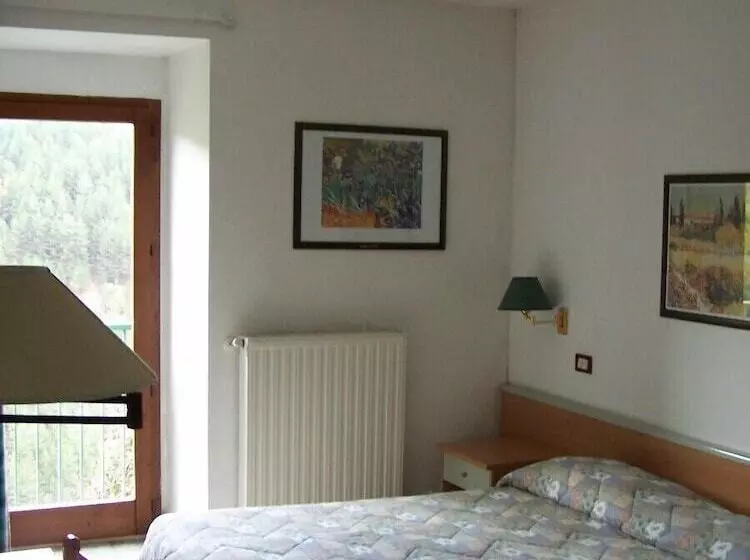 Hotelli Ai 4 Camosci