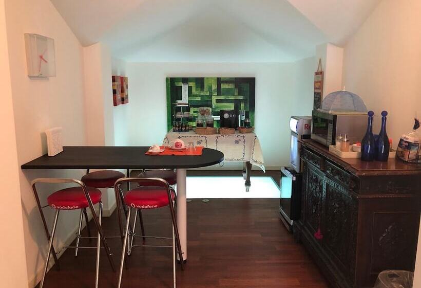 Bed and Breakfast At 9