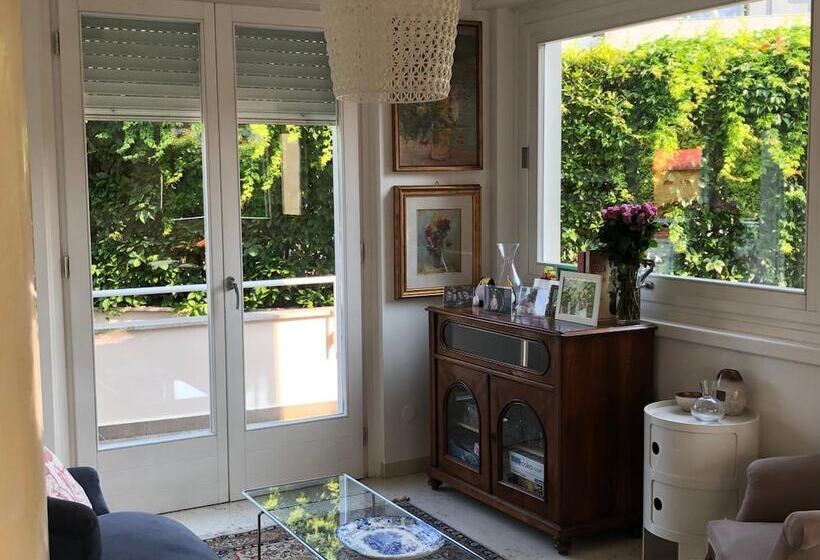 Bed and Breakfast At 9