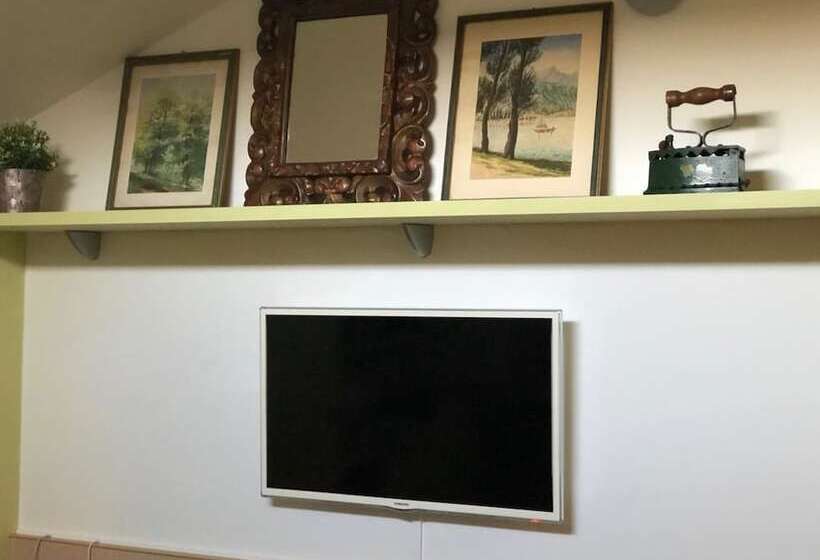 Bed and Breakfast At 9