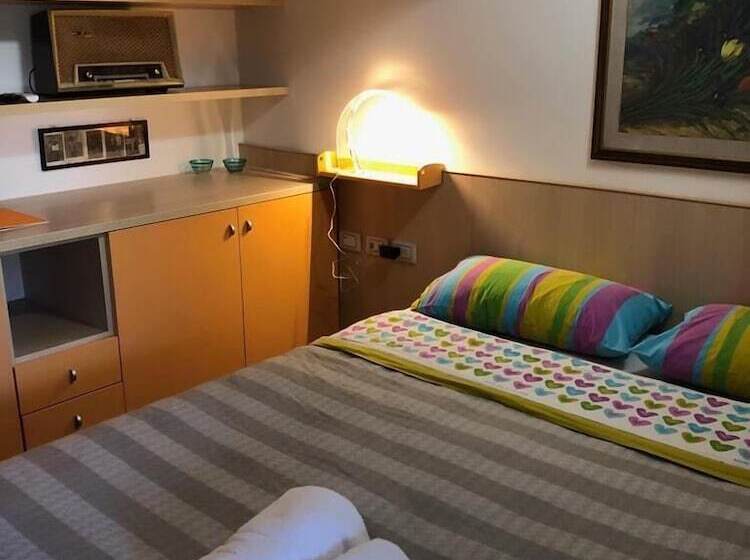 Bed and Breakfast At 9