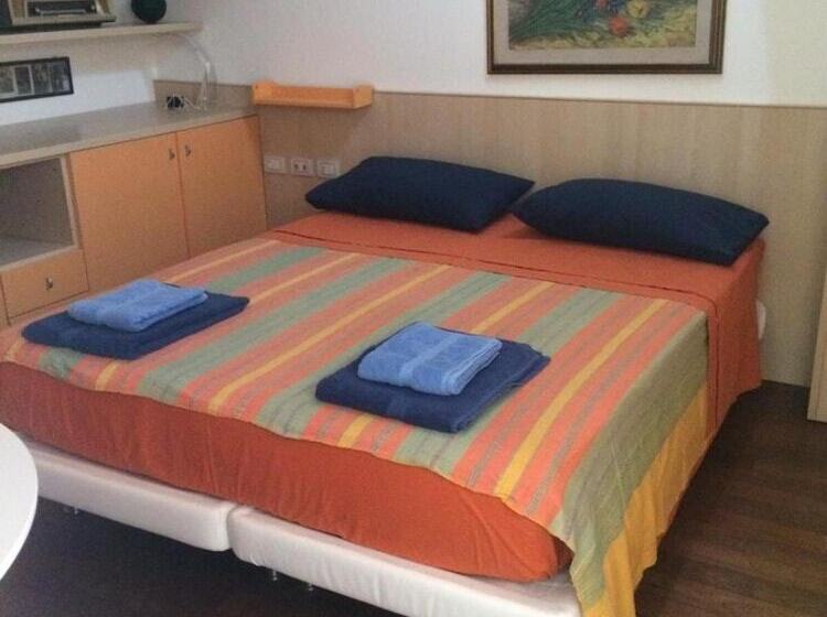 Bed and Breakfast At 9