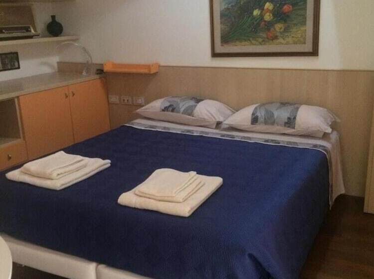 Bed and Breakfast At 9