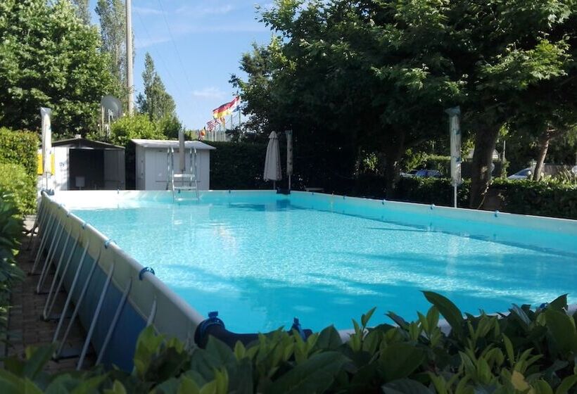 בית מלון כפרי Smeraldo Camping Village