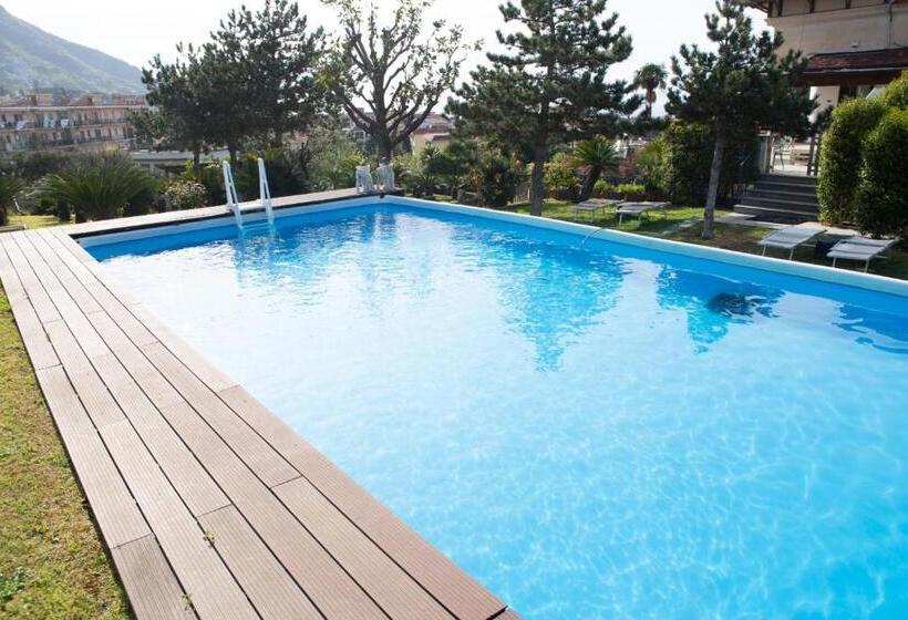 تختخواب و صبحانه Villa Bianca