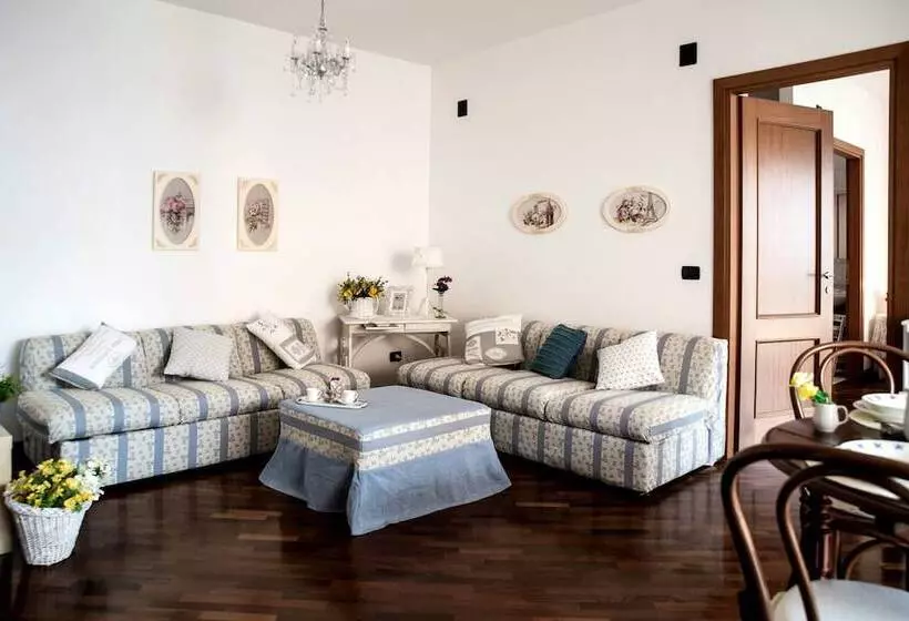 پانسیون Betì House Fiera Airport Guesthouse