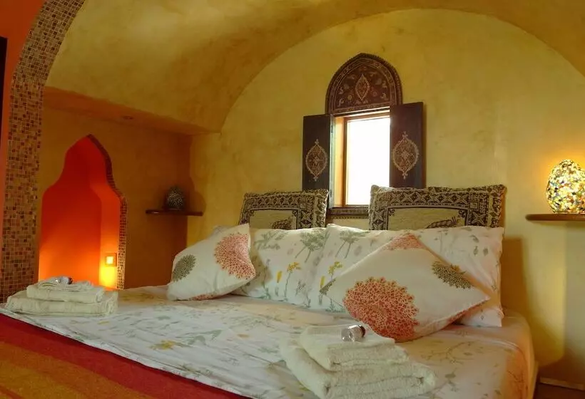 پانسیون The White Villa