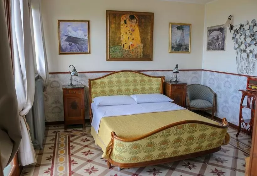 پانسیون The White Villa