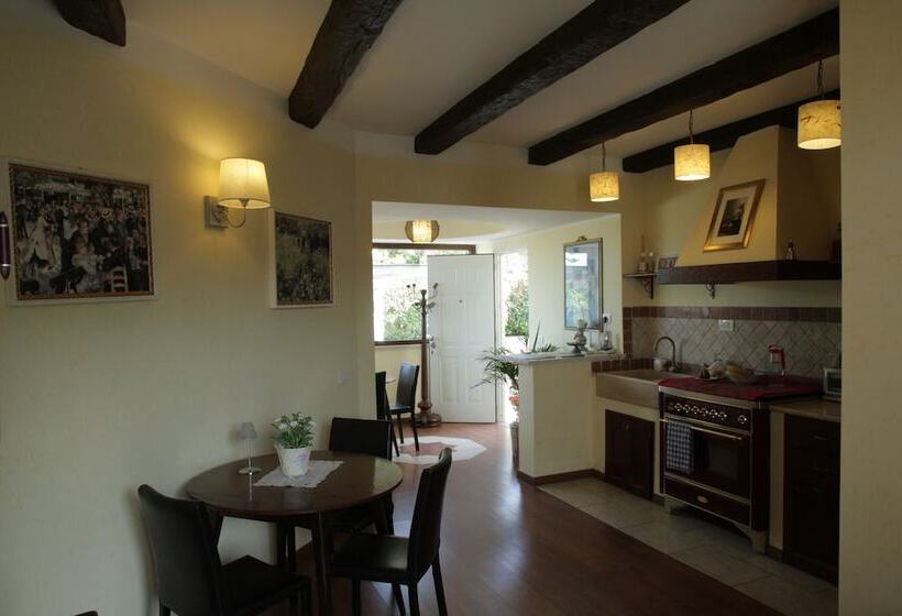 펜션 The White Villa