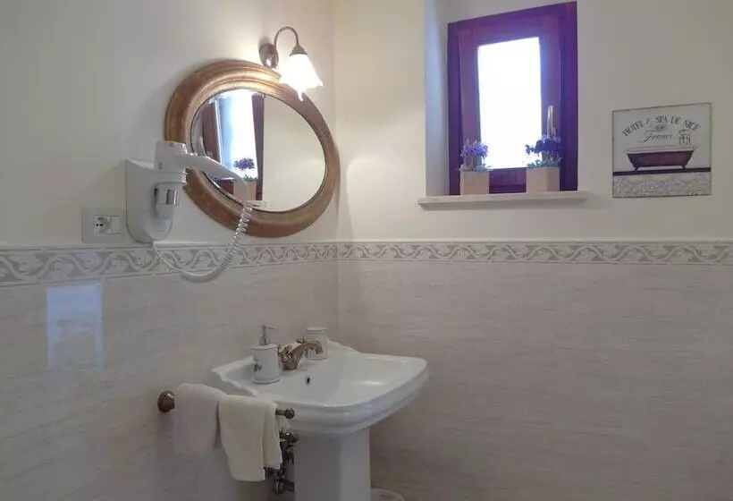 پانسیون The White Villa