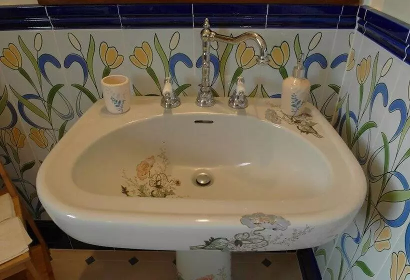 پانسیون The White Villa