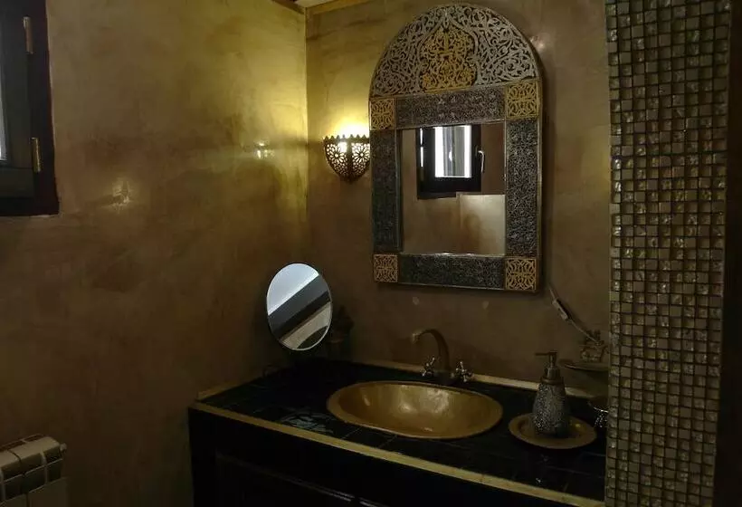 پانسیون The White Villa
