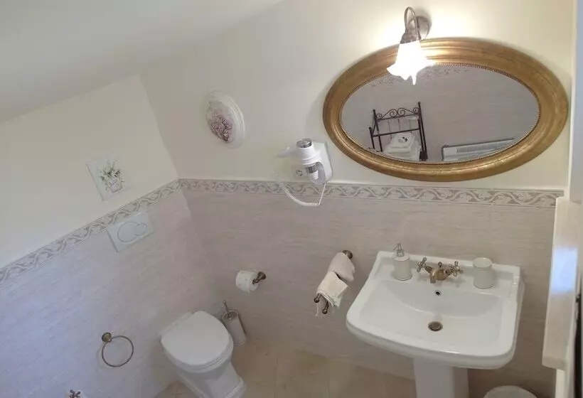 پانسیون The White Villa