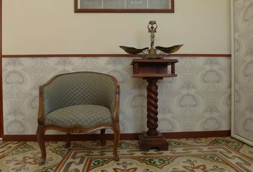 پانسیون The White Villa
