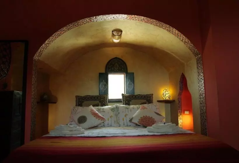 پانسیون The White Villa