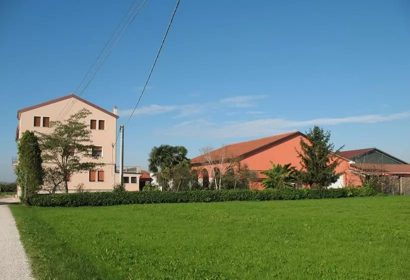 田舎風ホテル La Moneghina