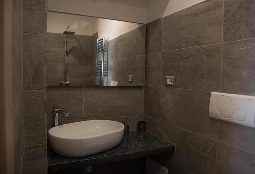 膳宿费 Aloha House