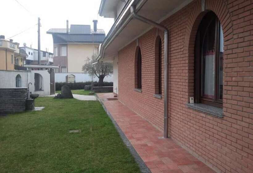 פנסיון Crespi House