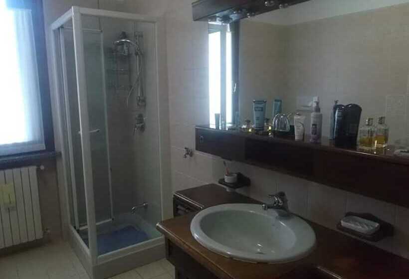 פנסיון Crespi House