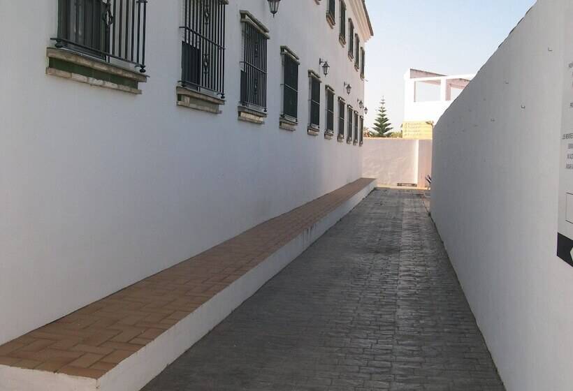 هتل Cortijo Los Gallos