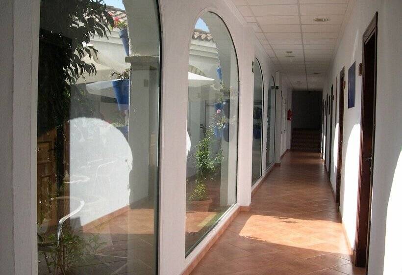 هتل Cortijo Los Gallos