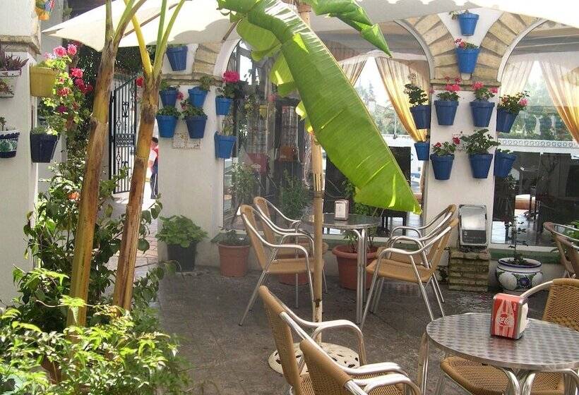 هتل Cortijo Los Gallos