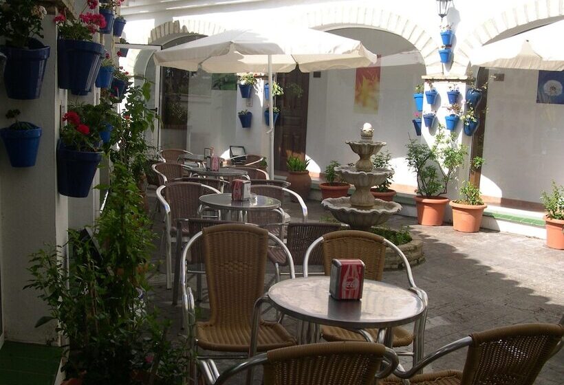 هتل Cortijo Los Gallos