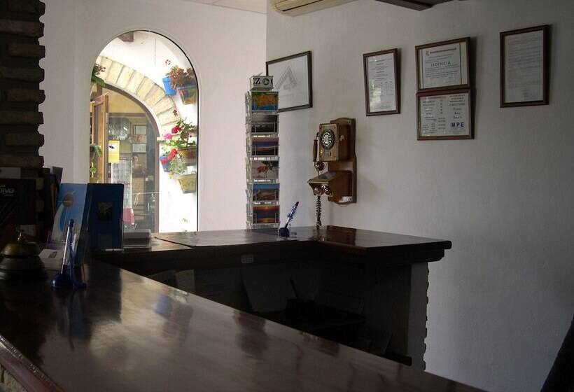 هتل Cortijo Los Gallos