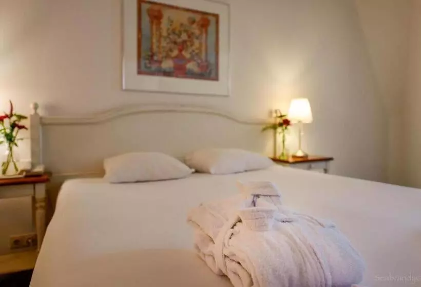 בית מלון כפרי Heerlickheijd Van Ermelo