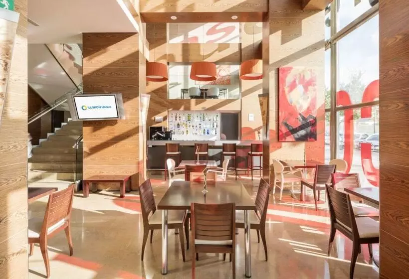 فندق Ilunion Valencia  4