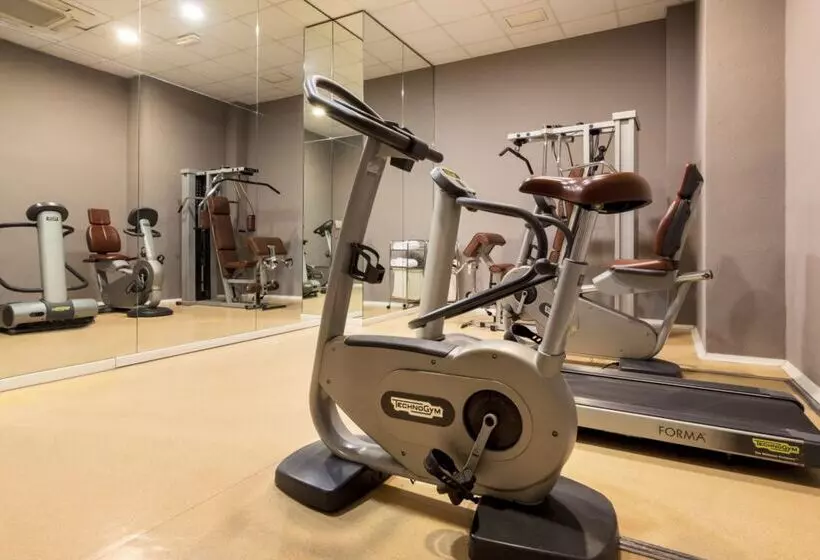 فندق Ilunion Valencia  4