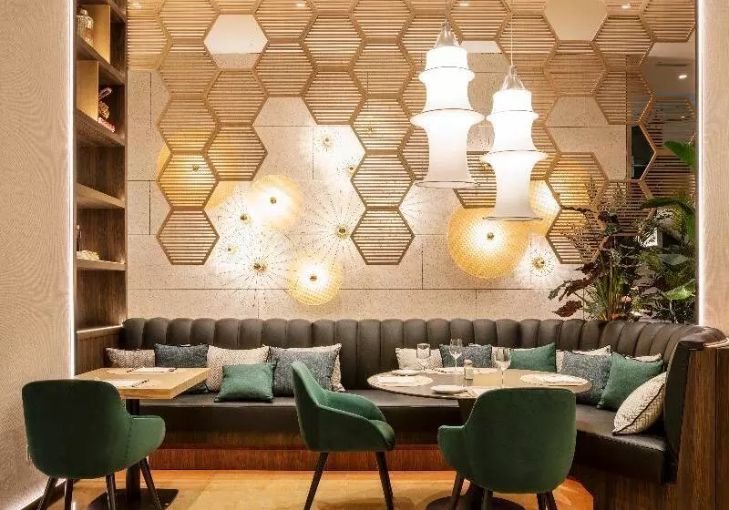 فندق Ilunion Valencia  4