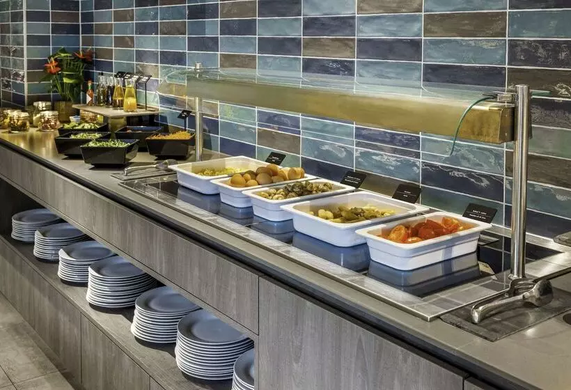 Отель NH Brussels Airport