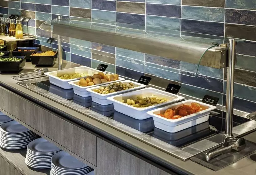 Отель NH Brussels Airport