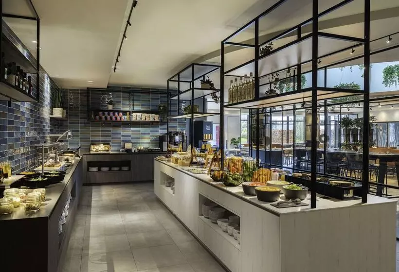 Отель NH Brussels Airport