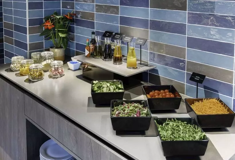 Отель NH Brussels Airport