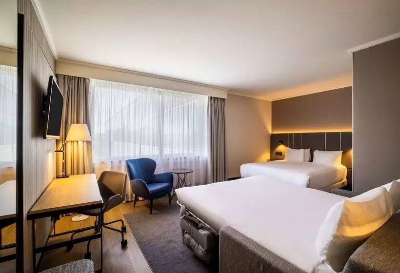 Отель NH Brussels Airport