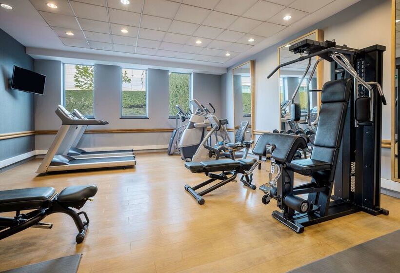 هتل NH Brussels Airport