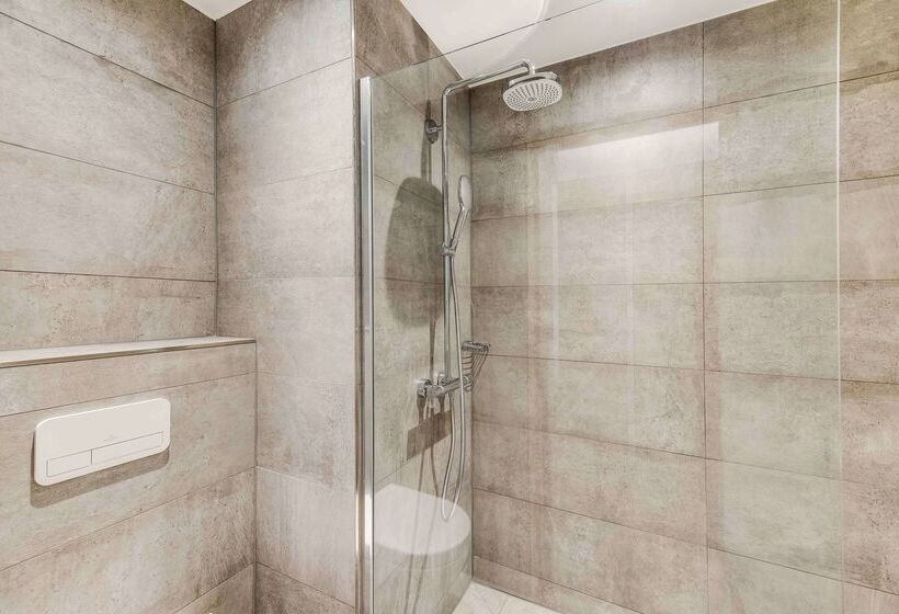 هتل NH Brussels Airport