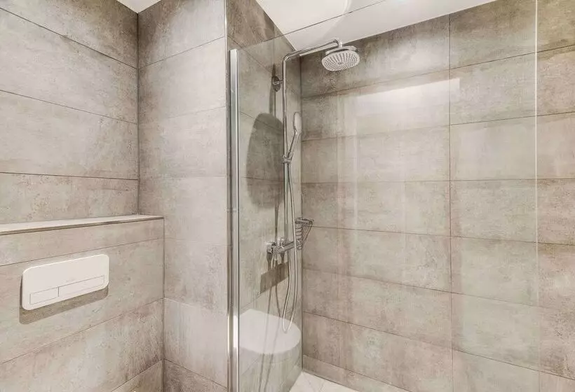 Отель NH Brussels Airport