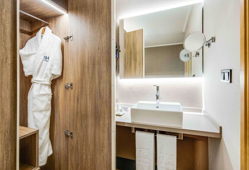 هتل NH Brussels Airport