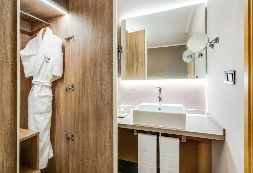 Отель NH Brussels Airport